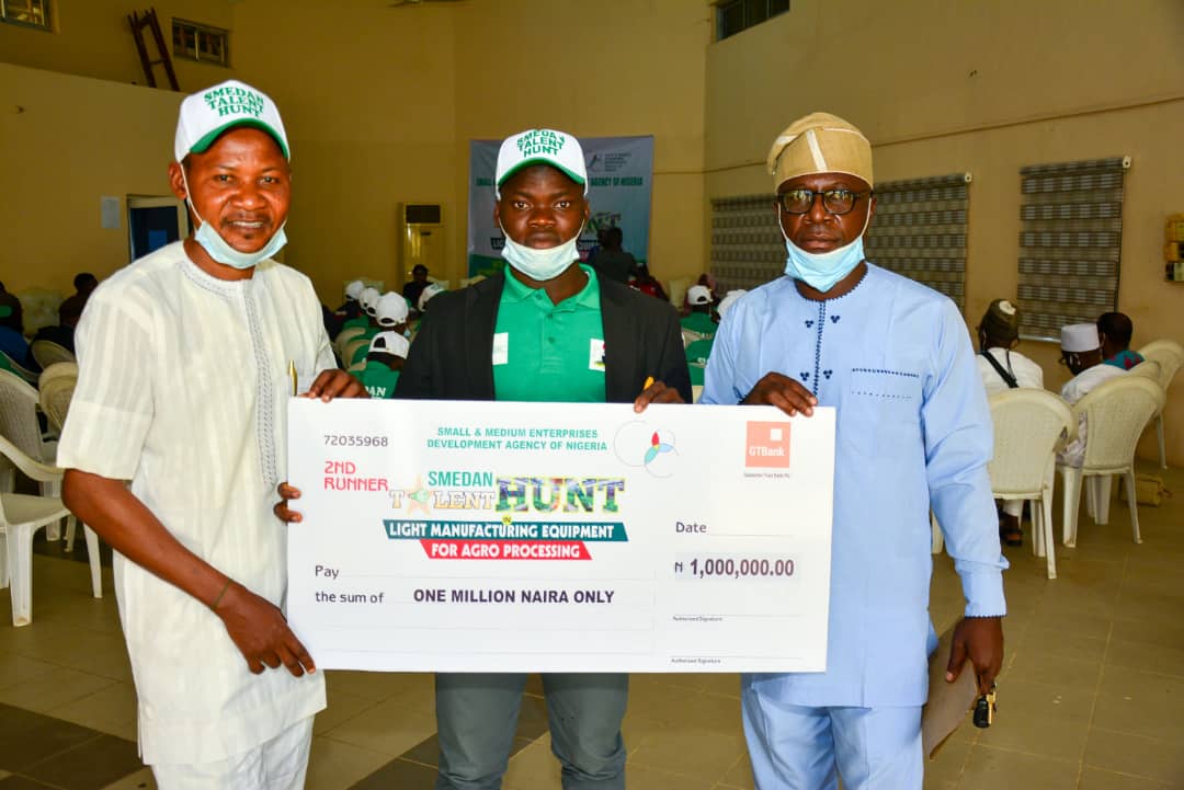 Bolof Agro Technologies receiving the SMEDAN Talent Hunt second-place award cheque in 2021